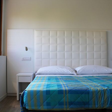Hotel Saint Tropez Riccione Esterno foto