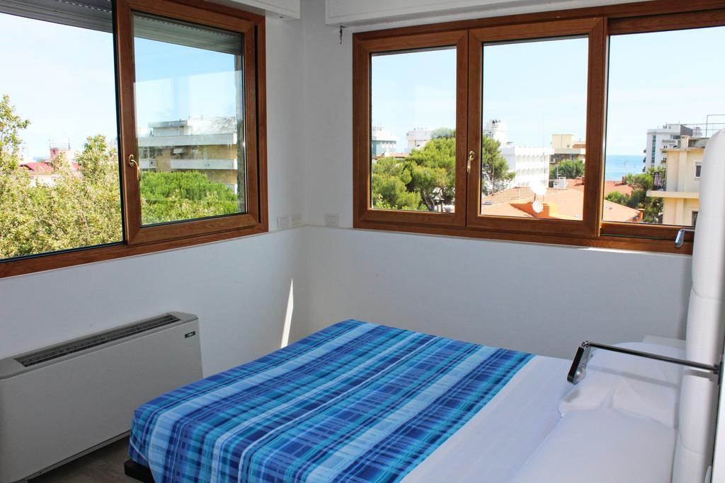 Hotel Saint Tropez Riccione Esterno foto