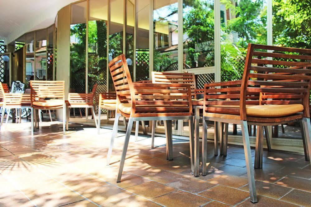 Hotel Saint Tropez Riccione Esterno foto