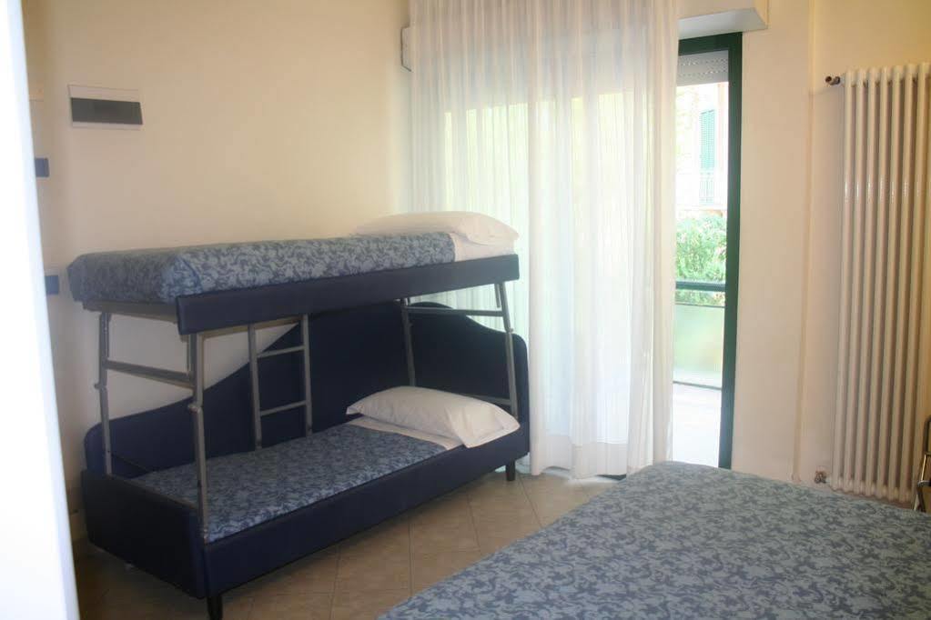 Hotel Saint Tropez Riccione Esterno foto