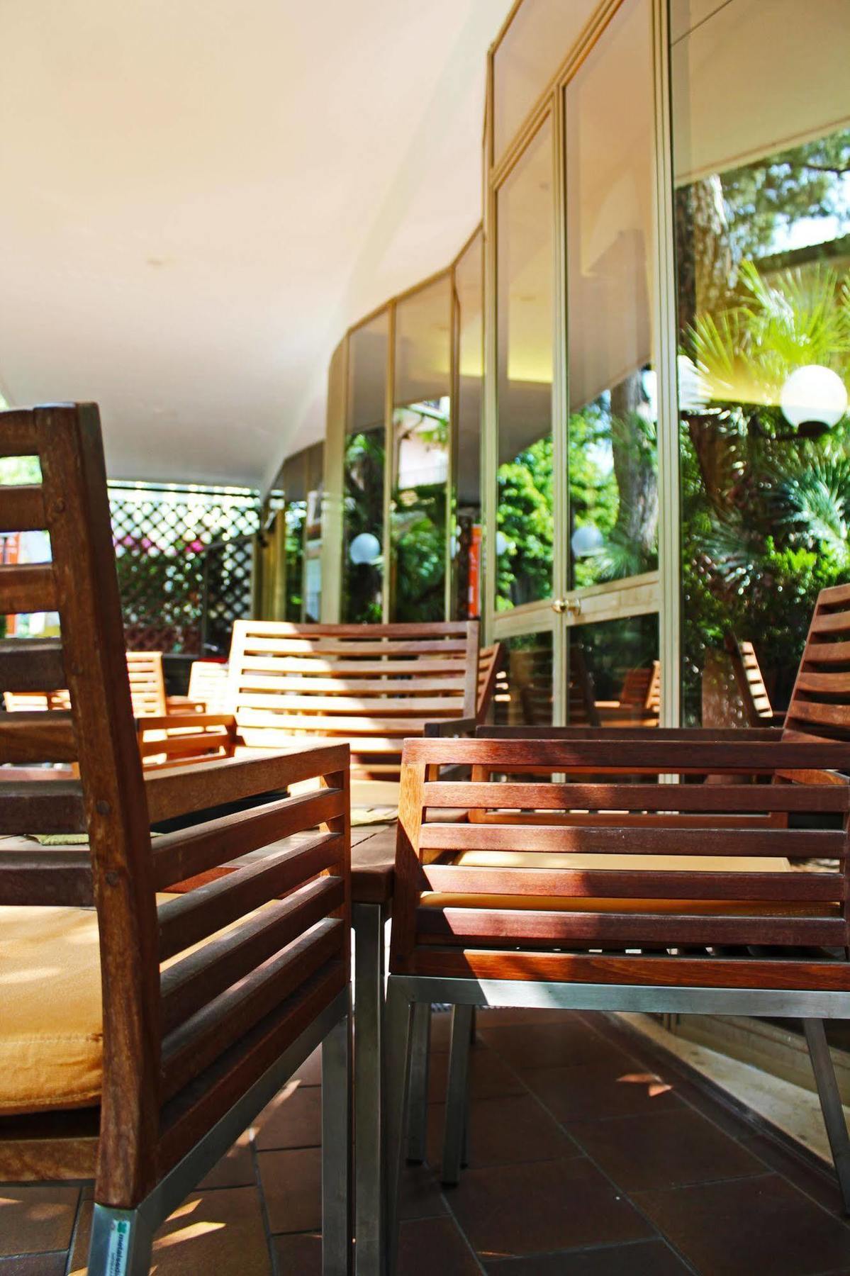 Hotel Saint Tropez Riccione Esterno foto
