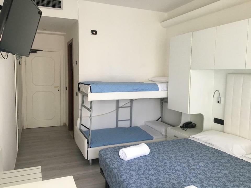 Hotel Saint Tropez Riccione Esterno foto