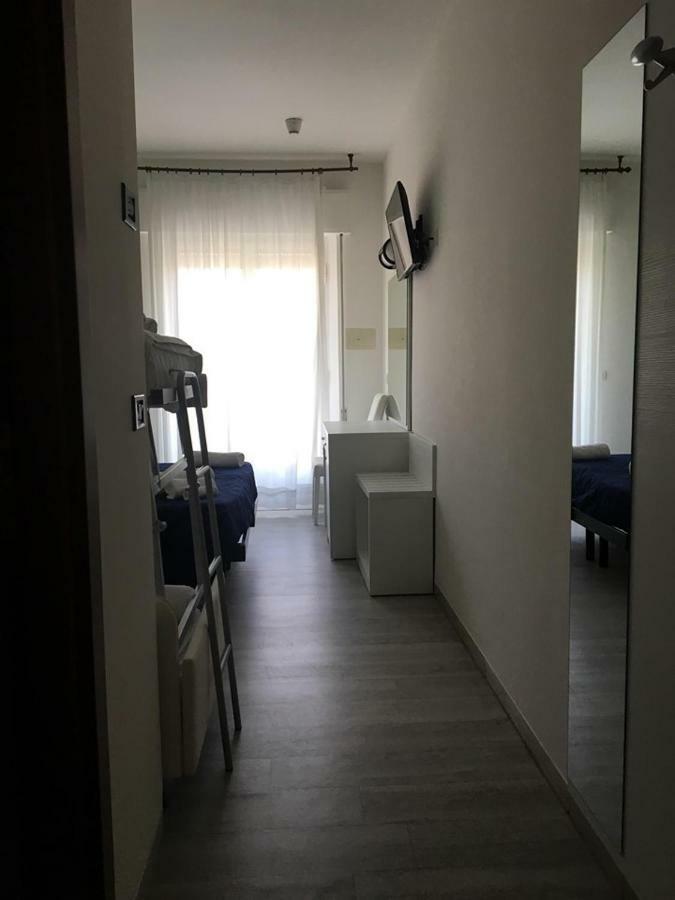 Hotel Saint Tropez Riccione Esterno foto