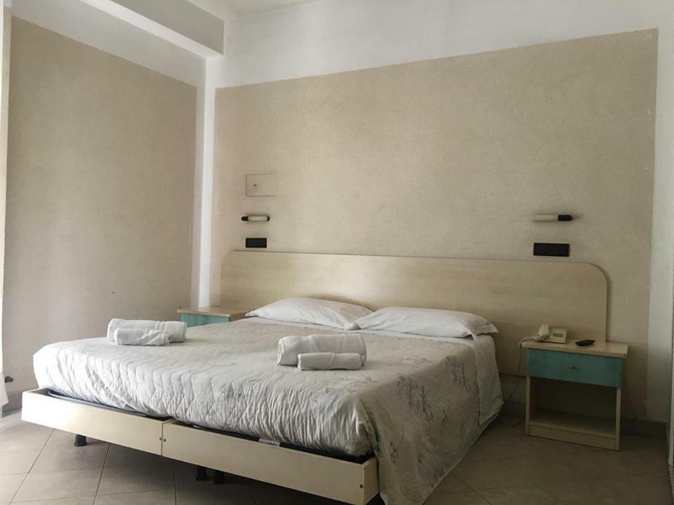 Hotel Saint Tropez Riccione Esterno foto