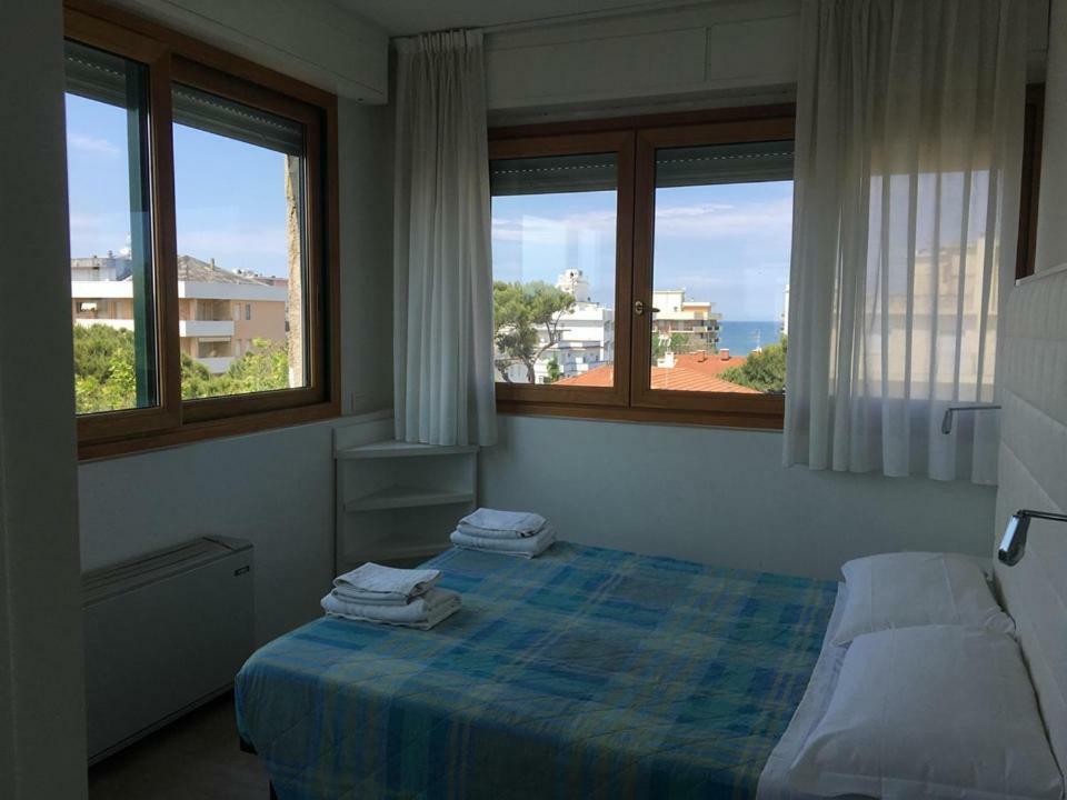 Hotel Saint Tropez Riccione Esterno foto