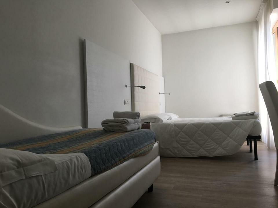 Hotel Saint Tropez Riccione Esterno foto